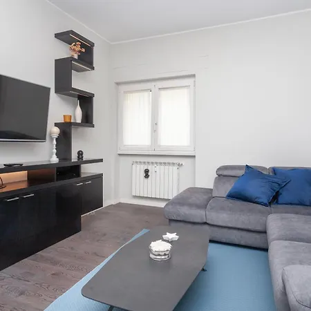 Elegant Metro A - By Openroma Lejlighed