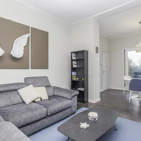 Elegant Metro A - By Openroma Lejlighed